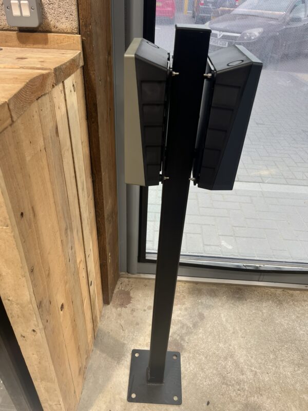 EV Post / Pedestal Budget 1.2m High - Image 5
